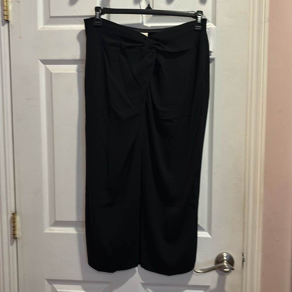 Pencil skirt with ruching and slit in the front